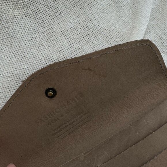 Fashionable Made in Ethiopia Leather Wallet - Picture 5 of 5